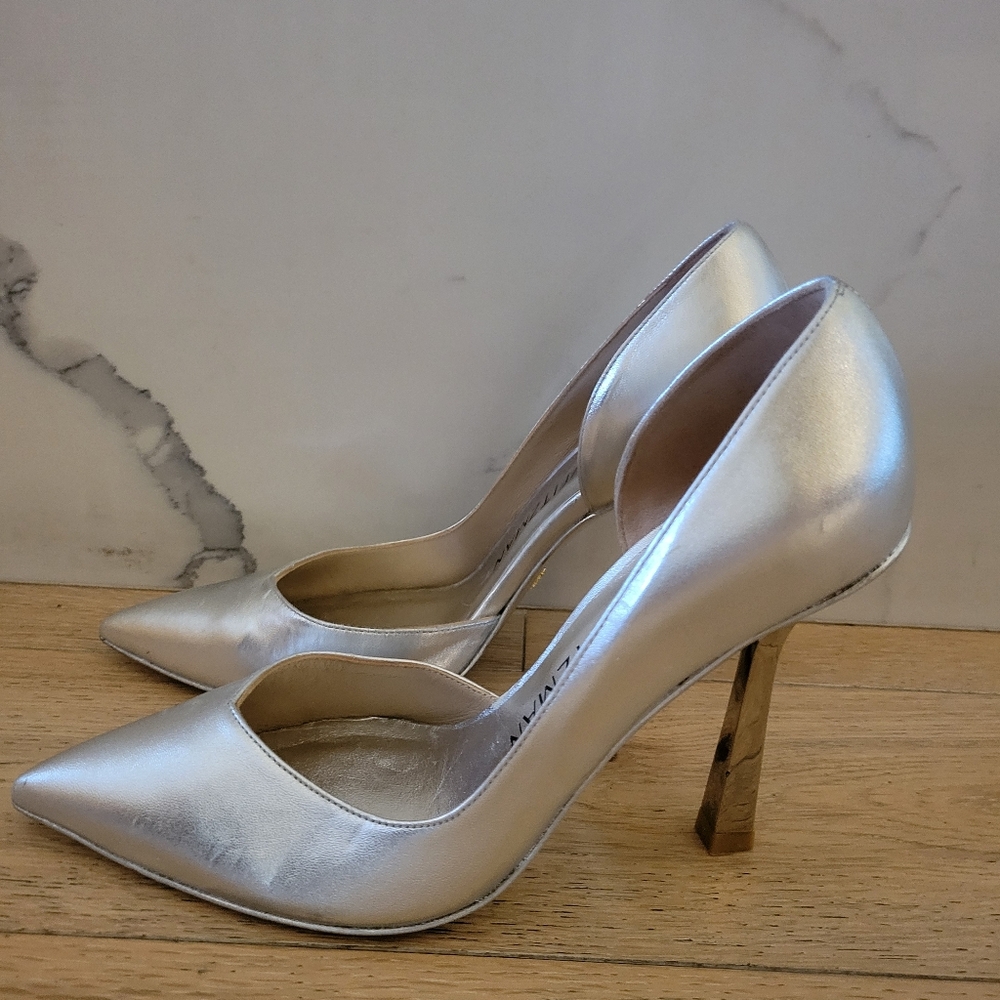 Stuart Weitzman, Size 7, Silver.